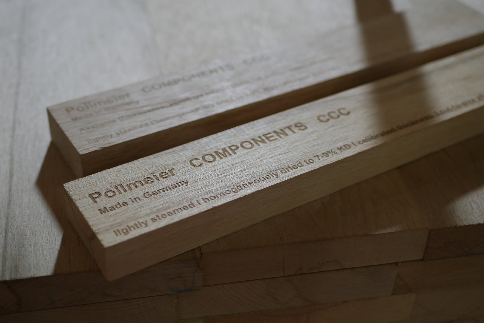 نقش Pollmeier COMPONENTS بالليزر — صنع في ألمانيا